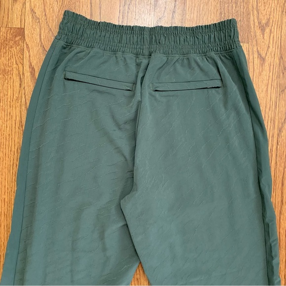 Athleta Brooklyn Textured Jogger in Mountain Olive size 0 - Picture 8 of 16